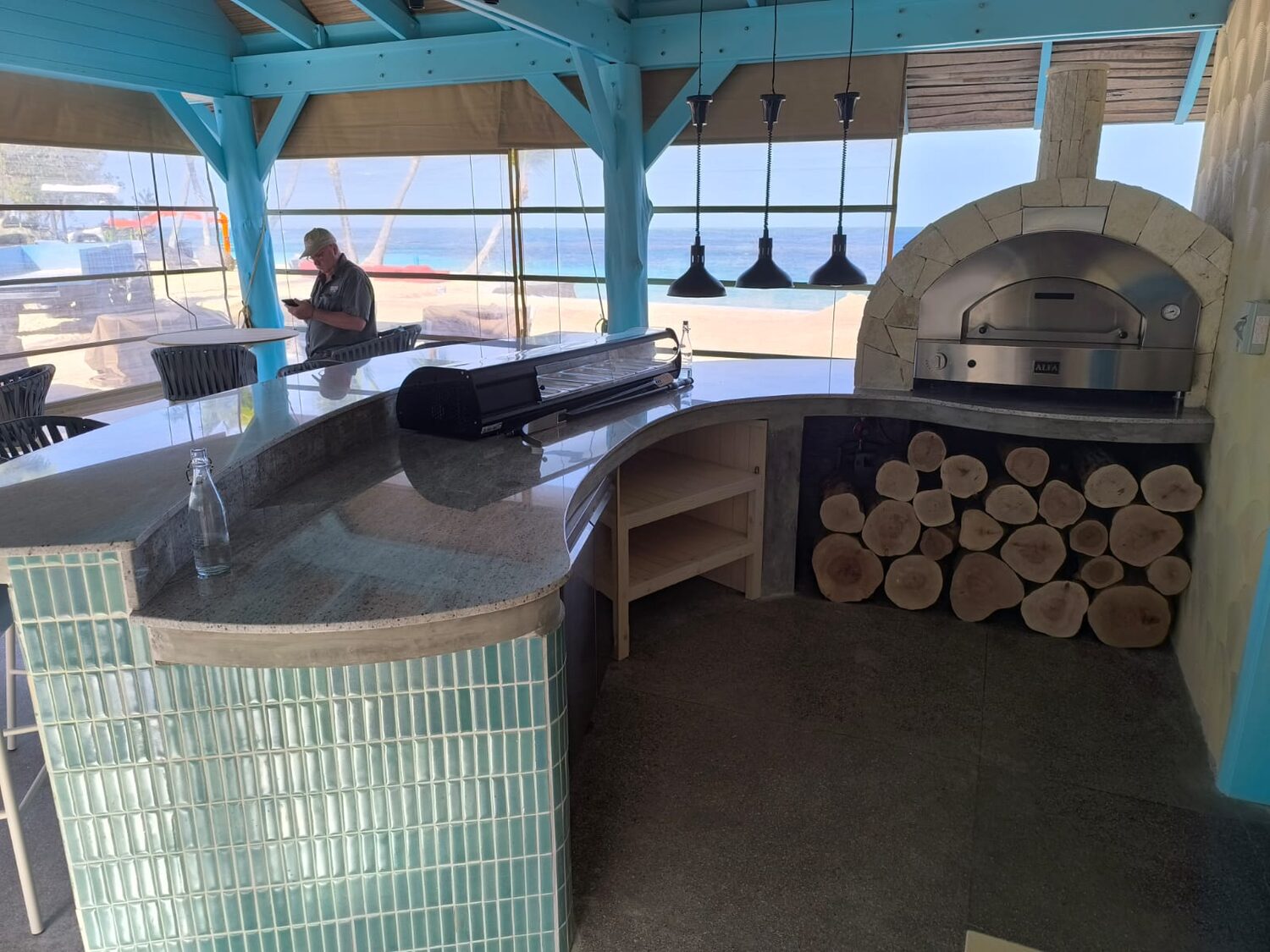 Four Seasons Desroches pizzeria